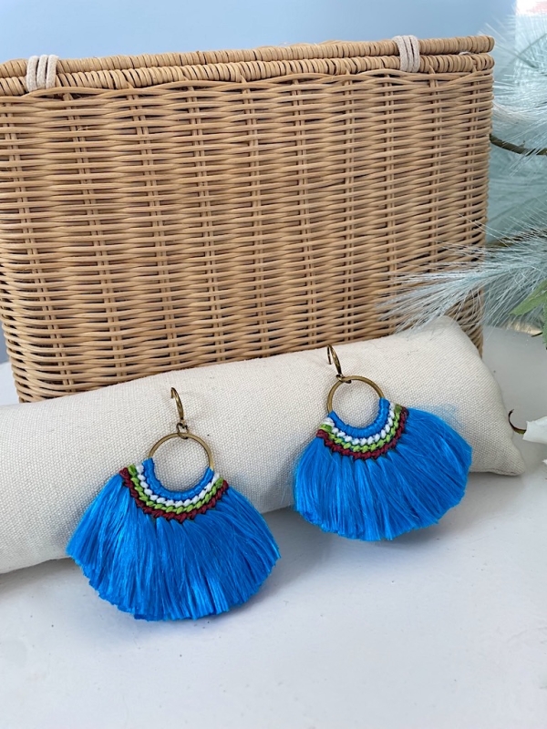 Pendientes flecos azules